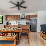 2 Bd With Private Balcony, Rooftop Pool, Gym Сasa de vacaciones *