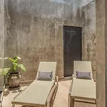 Stylish Ph With Private Pool-gym-superstore