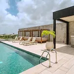 Stylish Ph With Private Pool-gym-superstore *