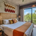 Stylish Ph With Private Pool-gym-superstore *