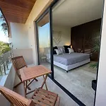 232 Chic Studio W Premium Amenities