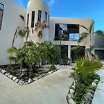 Ova * Tulum