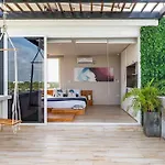 Designer Penthouse - Rooftop Pool & Jungle View