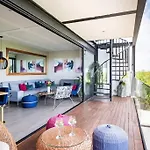 Designer Penthouse - Jungle Views, Bike To Beach