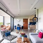 Designer Penthouse - Rooftop Pool & Jungle View *