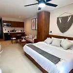 Comfy Plounge Pool *