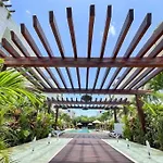 Spacious 2 Bdr Ph Blue Luxury Condo Pvt Pool Terrace Jungle View