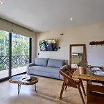 Escape - Stylish Pool, Gym & Parking Tulum