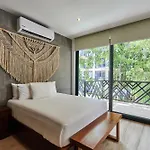 Escape - Stylish Pool, Gym & Parking Apartment
