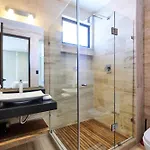 Apartment Escape - Stylish Pool, Gym & Parking *