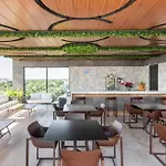 Central Studio Luxurious Condo Fast Wifi