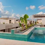 Luxury 2 Story Penthouse La Veleta 3Br Hydro Tub