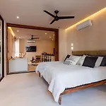 Luxe Jungle Apt 10Min To Beach Hot Tub King