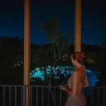 Beautiful Unit W Amazing Pool Views Gym Yoga