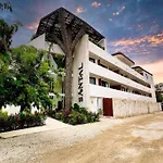 Spacious Penthouse With Pool