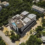 Spacious Penthouse With Pool