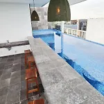 Bora Near & Town Free Club