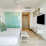 Beautiful Apartment With Rooftop Pool, Fitness Area, & Balcony