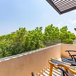 Luxury Gym Jacuzzi Wifi Starlink Apartment
