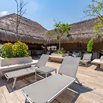 Luxury Gym Jacuzzi Wifi Starlink Apartment