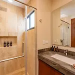 Luxury Gym Jacuzzi Wifi Starlink Apartment *