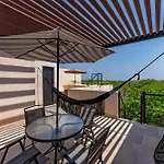 Luxury Gym Jacuzzi Wifi Starlink Apartment *