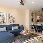 Luxury Gym Jacuzzi Wifi Starlink Apartment