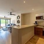 Luxury Gym Jacuzzi Wifi Starlink Apartment