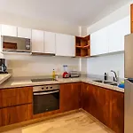 Luxury Gym Jacuzzi Wifi Starlink Apartment