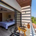 Luxury Gym Jacuzzi Wifi Starlink Apartment
