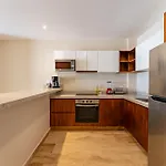 Apartment Luxury Gym Jacuzzi Wifi Starlink