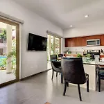 Apartamento Poolside Bliss With Private Terrace And Jacuzzi *