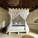 Hotel Luv 3*