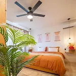 Unique Style Elegance, Fast Wifi Beach Access