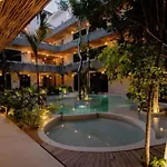 New Large Luxurious 1 Bedroom, 1 Bathroom In *