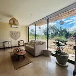 New Large Luxurious 1 Bedroom, 1 Bathroom In