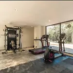 Apartamento New Large Luxurious 1 Bedroom, 1 Bathroom In *
