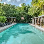 Art Design Loft With Pool, Big Gym, Spa, Hot Tub