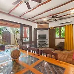 Centro Holiday Home - Steps To Downtown Hot Spots