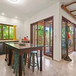 Centro Holiday Home - Steps To Downtown Hot Spots