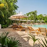 Divine 2Br W Pool Gym Yoga Classes Restaurant