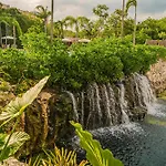 Divine 2Br W Pool Gym Yoga Classes Restaurant