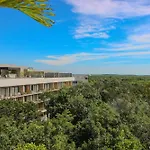 Luxury Studio With Rooftop Pool, Gym, Padel Court, Art Installations & Shopping