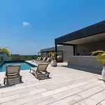 Luxury With Rooftop Pool, Gym, Padel Court, Art Installations & Shopping