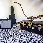 Escarabajo Rojo La Casa Principal