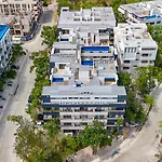 Bright 1 Bd Suite With Balcony