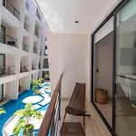 King Suite With Rooftop Pool, Sauna, Gym, Parking