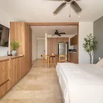 Lux Studio With Private Balcony, Rooftop Pool, Gym