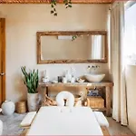 Apartment Jungle Chic - Luxury Stylish Loft W Private Hot Tub And Infinity Pool