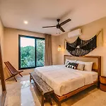 Deluxe 6br Double Penthouse With 2 Private Roof Pools